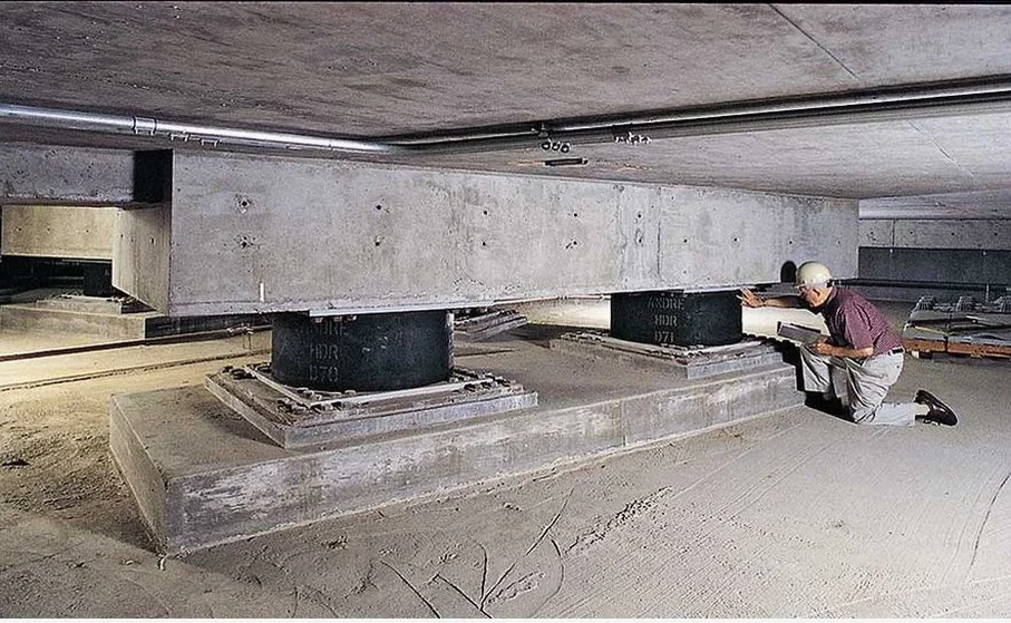 Diseño de Aislación Sísmica de Base en Chillán